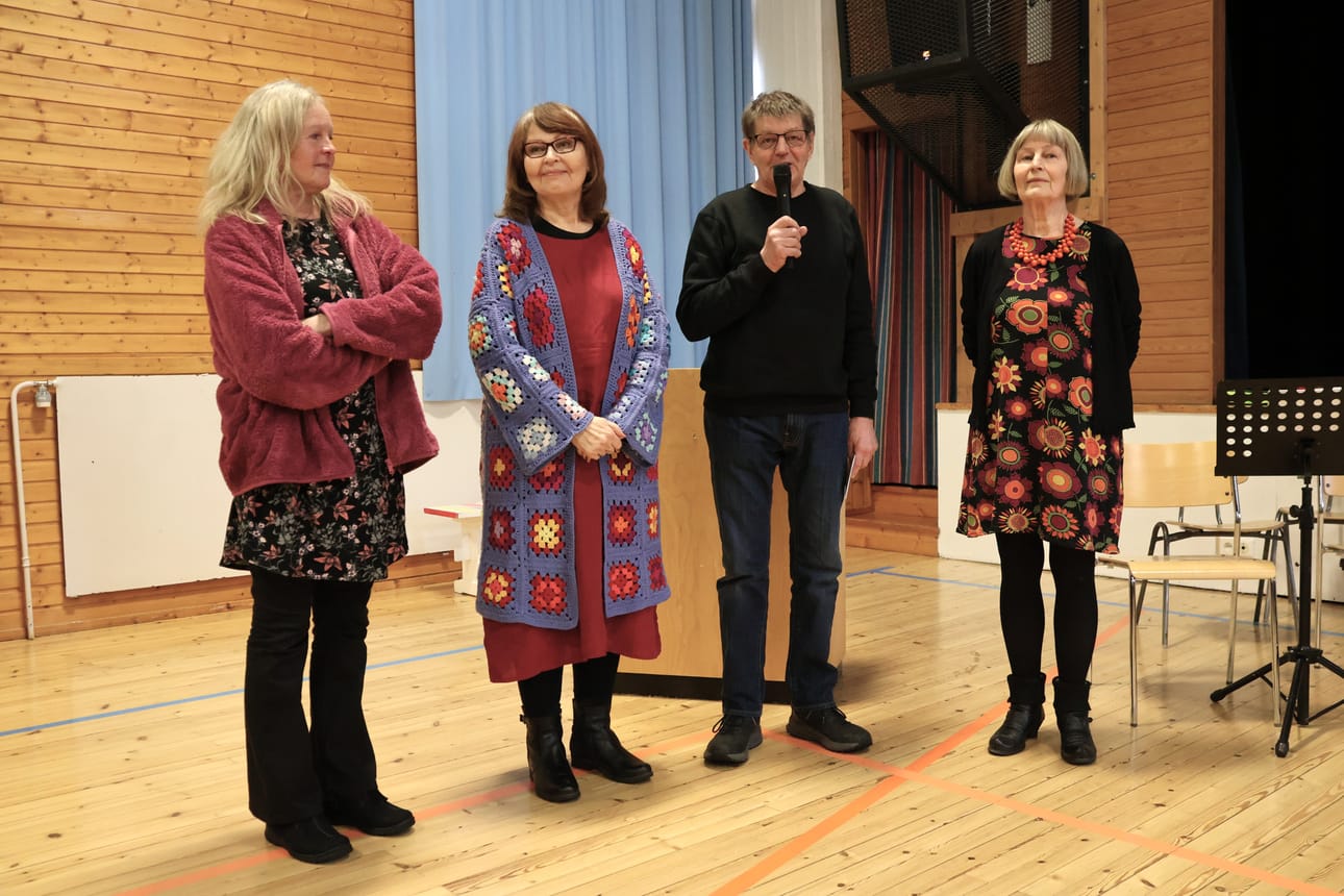 Stipendiä olivat jakamassa Päivi Virtanen, Kirsi Haapalaakso, Vesa Ristiharju ja Anita Reiniö.