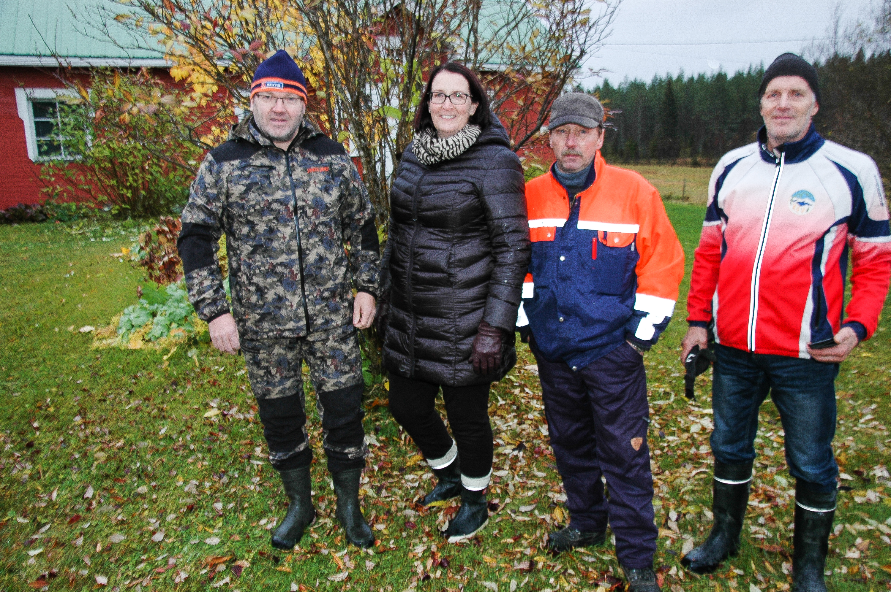 "Ruohonleikkuuta, halkohommia ja hirsivajaan lattia ja ovi"  – Mauri Juntusen voi tilata avuksi Mäkelä-Saapungin alueella
