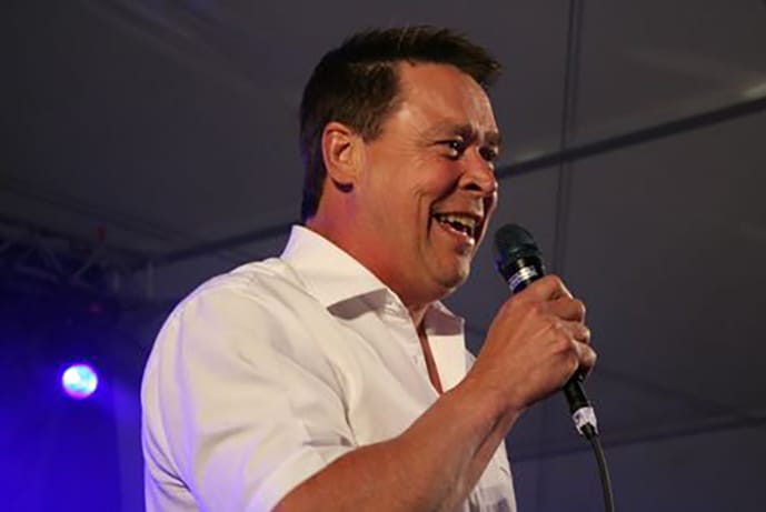 Markku Aro esiintyy sunnuntai-iltana Oulaisissa.