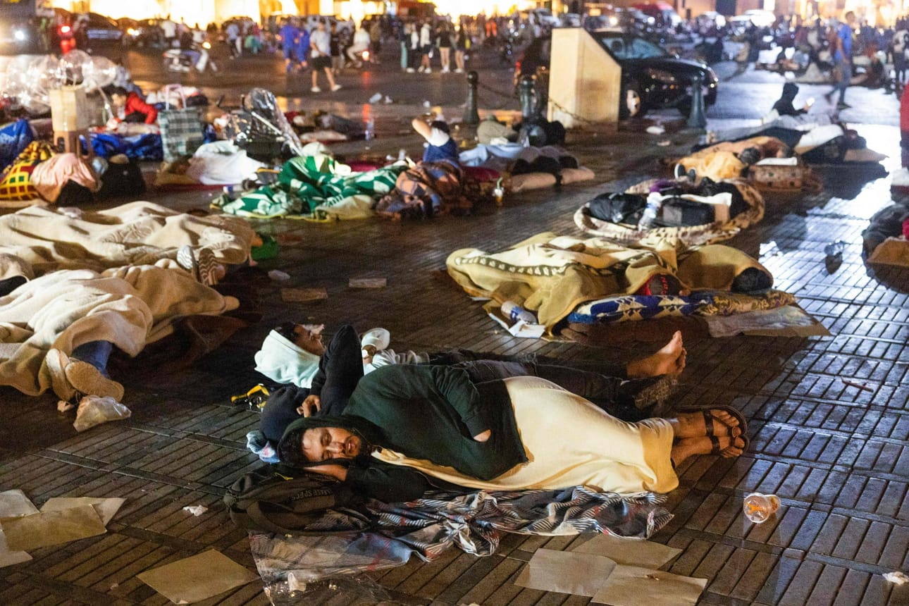 Kuva Marrakechin kaupungista, jossa asukkaat pakenivat maanjäristystä kadulle. LEHTIKUVA/AFP