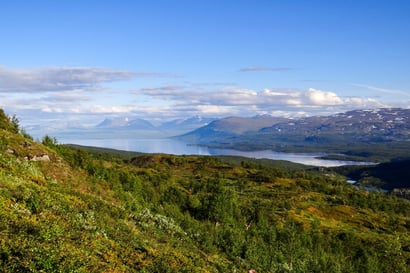 NRK: Miehet kantoivat vuorten yli satoja kiloja huumeita, Torniojärvi ylitettiin kumiveneellä