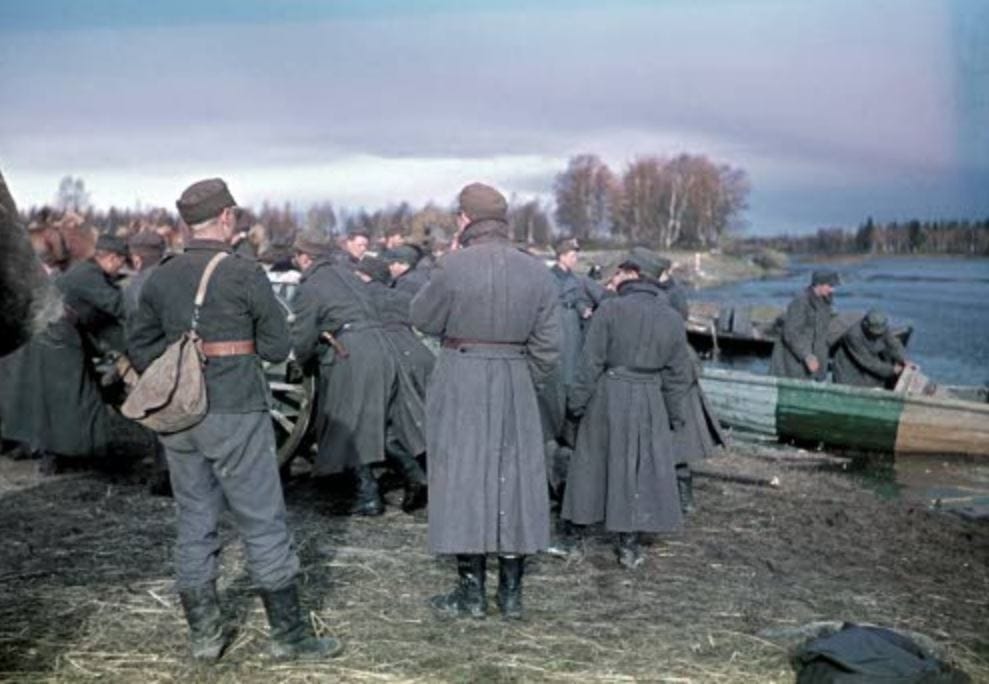 Suomalaiset joukot ylittivät Simojokea 6.10.1944 edetessään kohti Kemiä.