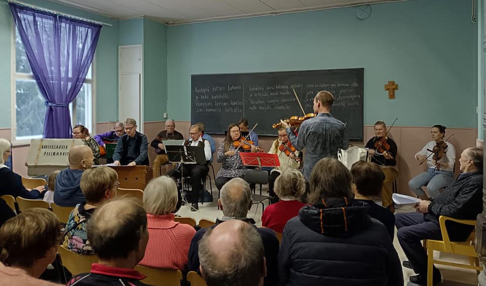 Lakeuden OAS -kansanmusiikkiyhtye konsertoi Kleemolan kylätalolla 29.10.