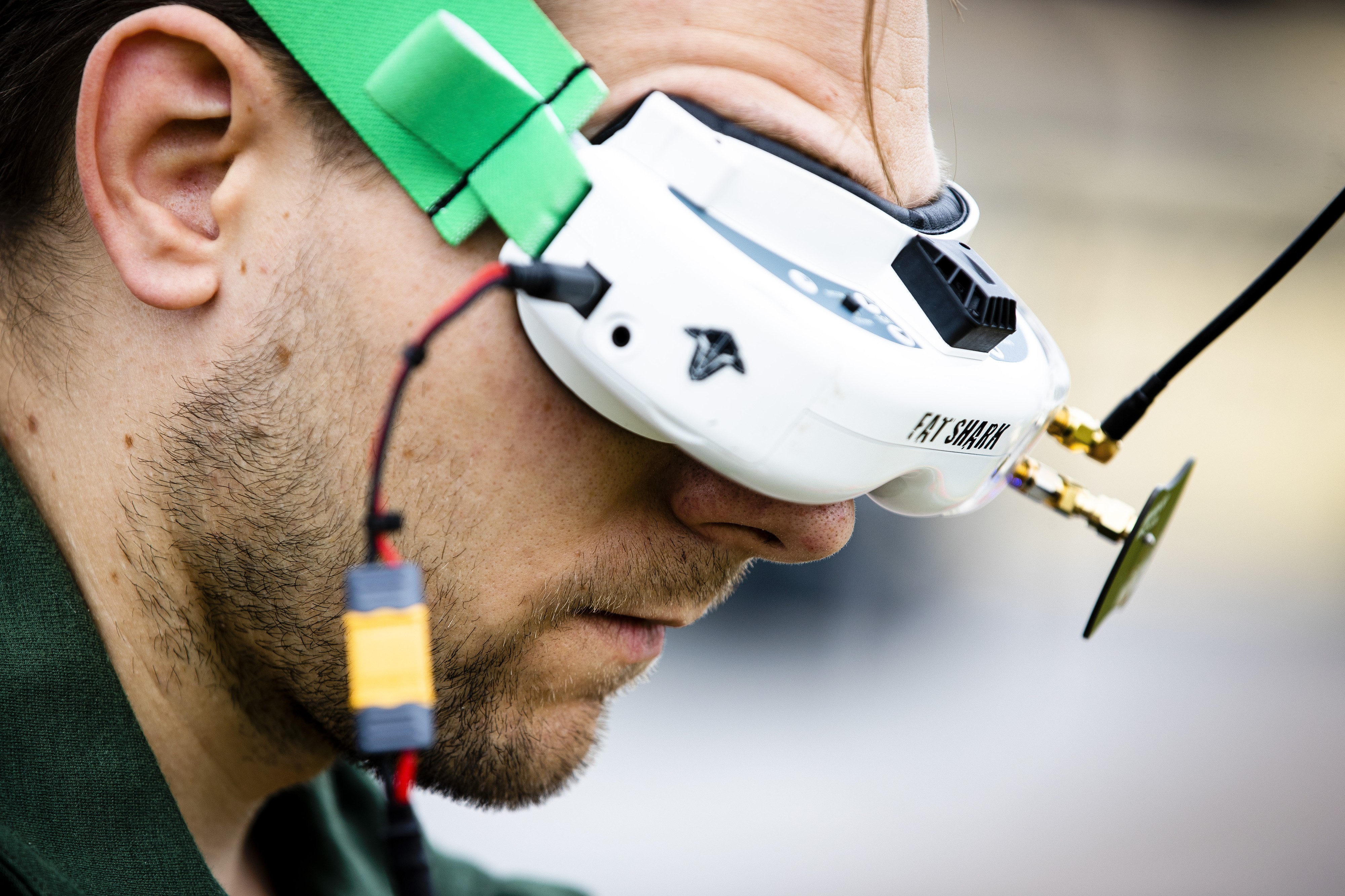 Dronet kilpailivat Töölönlahden puistossa osana Ultrahackin tapahtumaa. Aarni Gratseff harrastaa droneja ja niillä kilpailua.