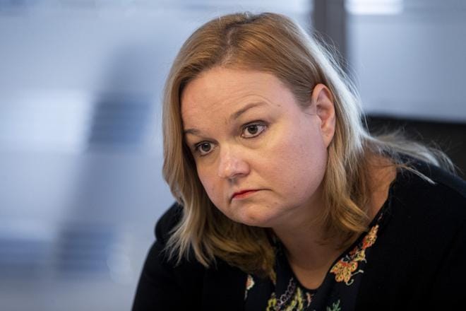 Perhe- ja peruspalveluministeri Krista Kiuru vaati tällä viikolla kovia koronatoimia. Arkistokuva.