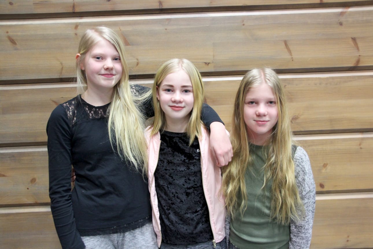 Tubettajien videoista Kerttu (vasemmalta) pitää sellaisista, joihin voi samaistua omassa elämässään. Ellan suosikkeja ovat sketsit ja videot, joissa tubettajat testaavat tuotteita. Elina tykkää sketsivideoista.
