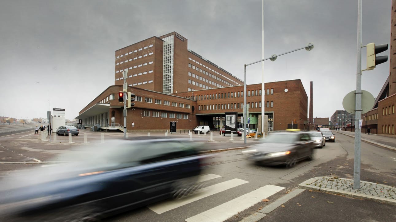 Suomalais-venäläisen oligarkin ja neljän suomalaisen pankin välinen oikeudenkäynti on alkanut Helsingin käräjäoikeudessa.