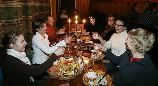 Pikkujouluaika täyttää ravintolat.