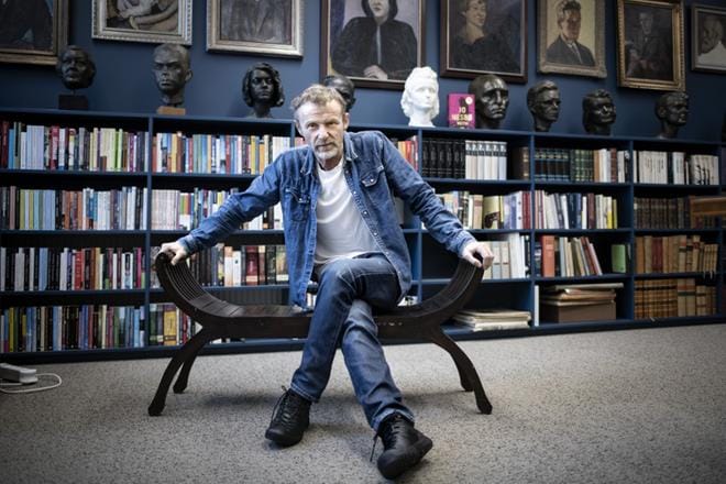 Nesbø sanoo, että tutkimusten mukaan sodan julmuudet kokenut ihminen ei saa jälkikäteen niin syviä traumoja, jos hän on kokenut sodan oikeutetuksi. KUVA: MEERI UTTI