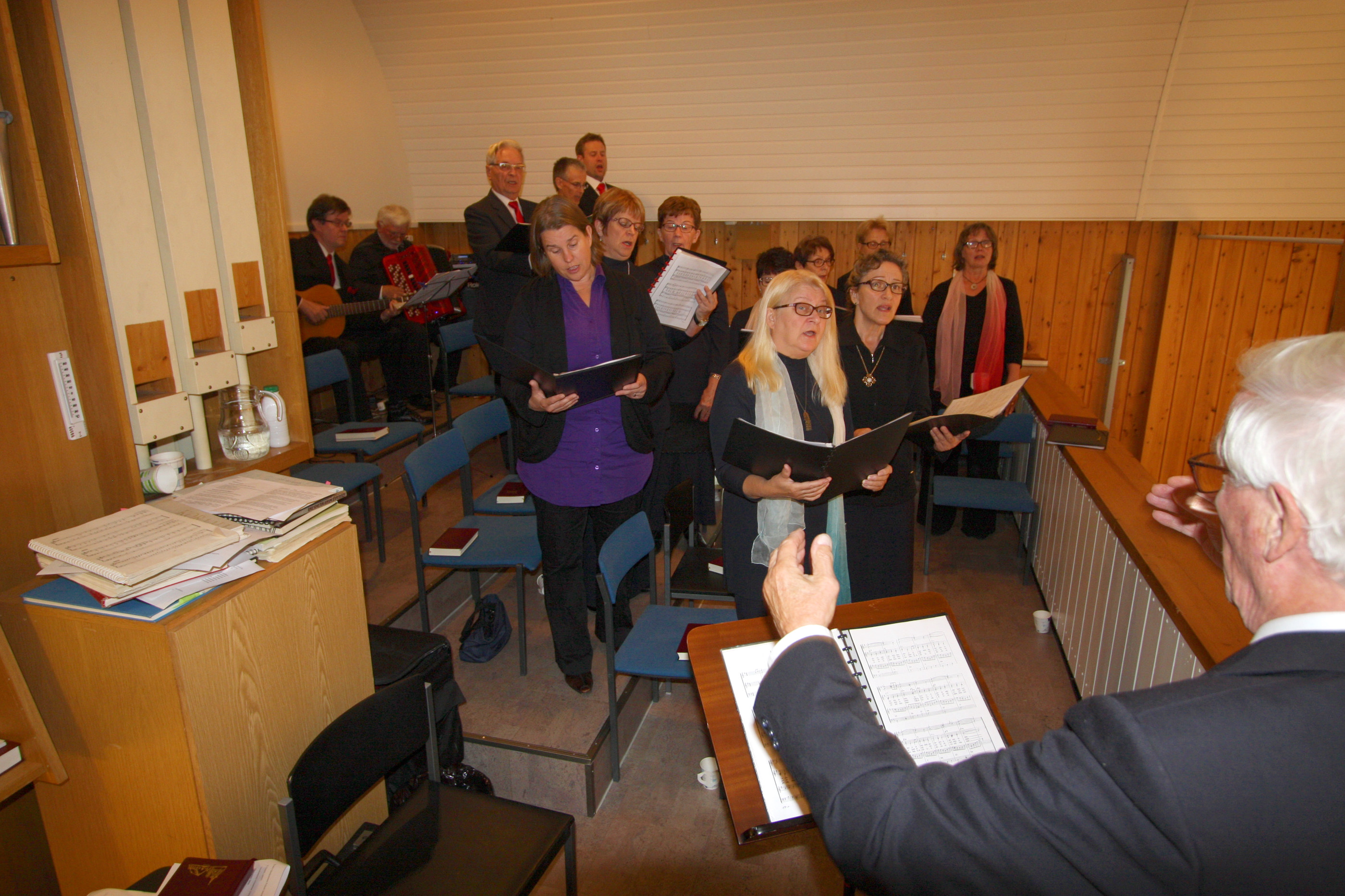 Juhlamessussa avustanutta Viihdekuoro Siulasia johti Martti Ovaskainen.