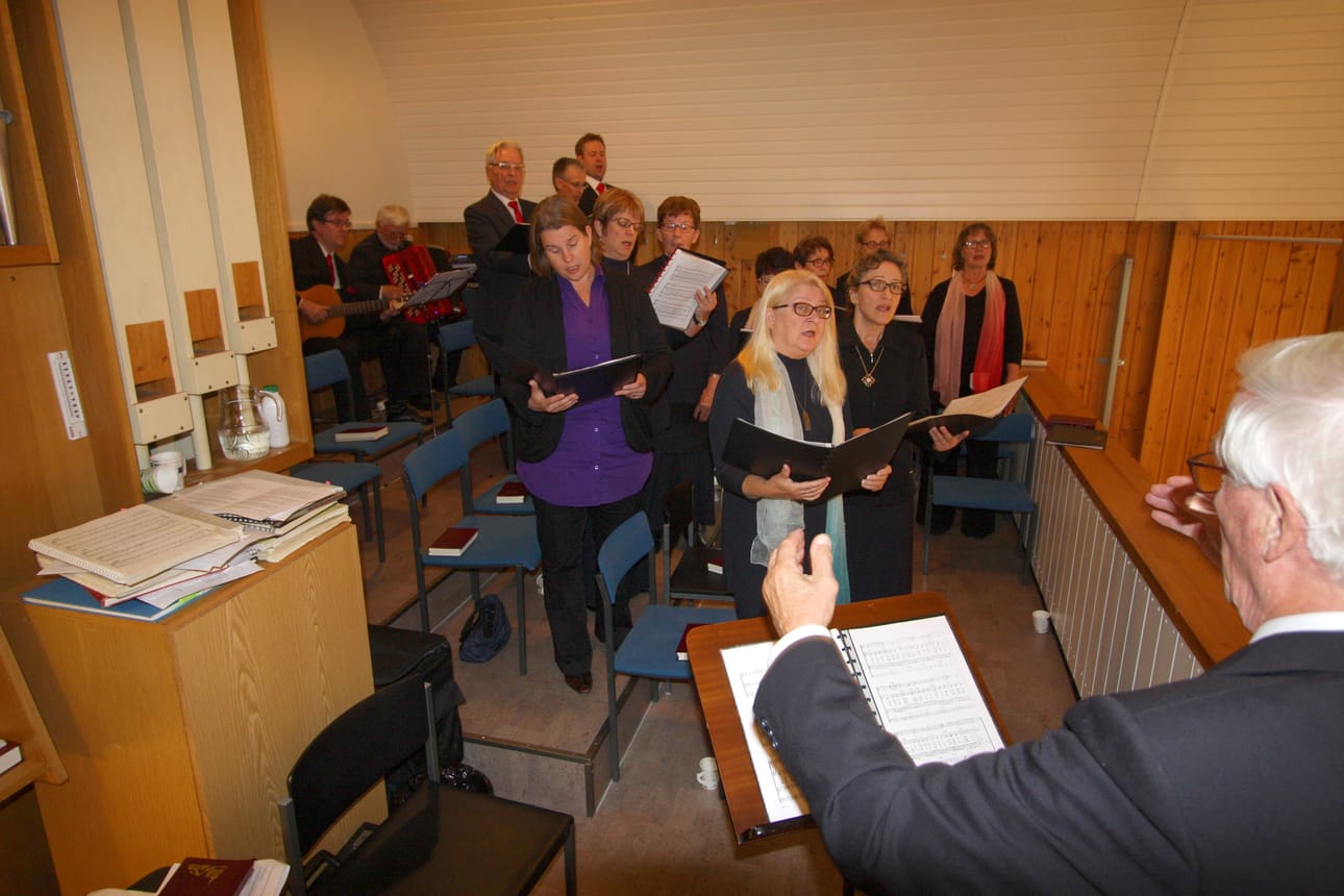Juhlamessussa avustanutta Viihdekuoro Siulasia johti Martti Ovaskainen.