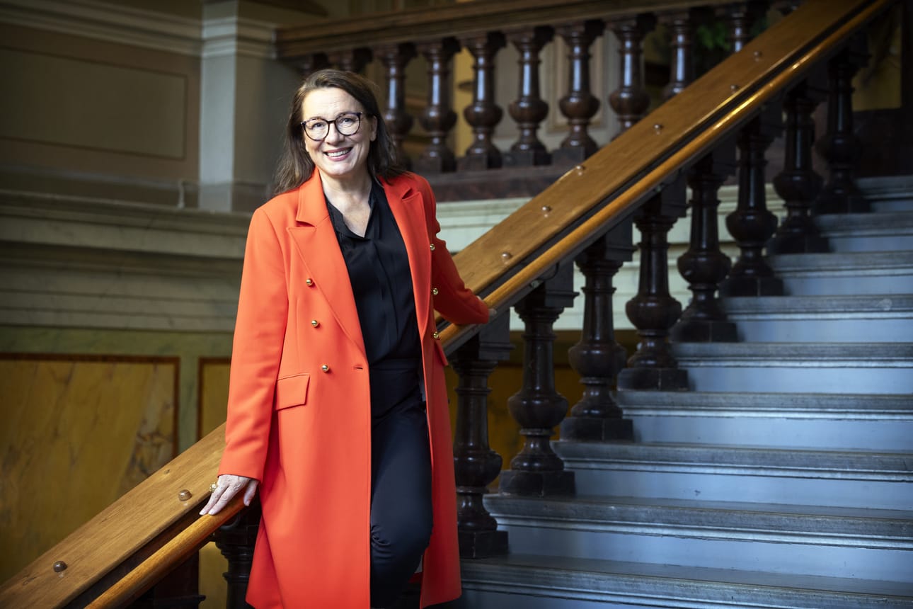 Lilli Paasikivi on Vaasan kaupunginorkesterin syksyn avajaiskonsertin solisti. -Vaasa on mahtava kaupunki ja kaupungintalon juhlasalia kauniimpaa konserttipaikkaa on vaikea kuvitella.