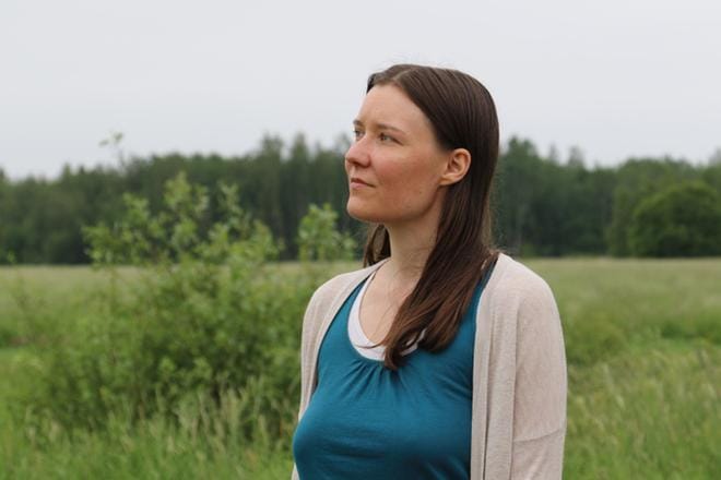 Oma kriisi on opettanut Laura Harjua paljon. Synkimpänä hetkenä häntä auttoi pelkästään tieto siitä, että apua on tarjolla. Harju on koulutukseltaan sairaanhoitaja, mutta hän kertoo, että koulutuksesta ei ole ollut juurikaan apuja kohdata omia haasteitani äitinä.