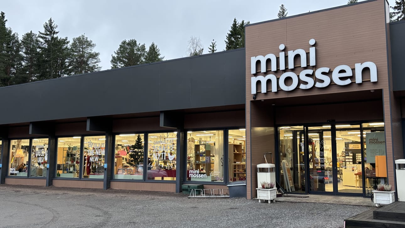 Jäteyhtiö Stormossen ilmoitti joulukuun ensimmäisellä viikolla, että se harkitsee kierrätysmyymälä Minimossenin lakkauttamista toiminnan kannattamattomuuteen vedoten.