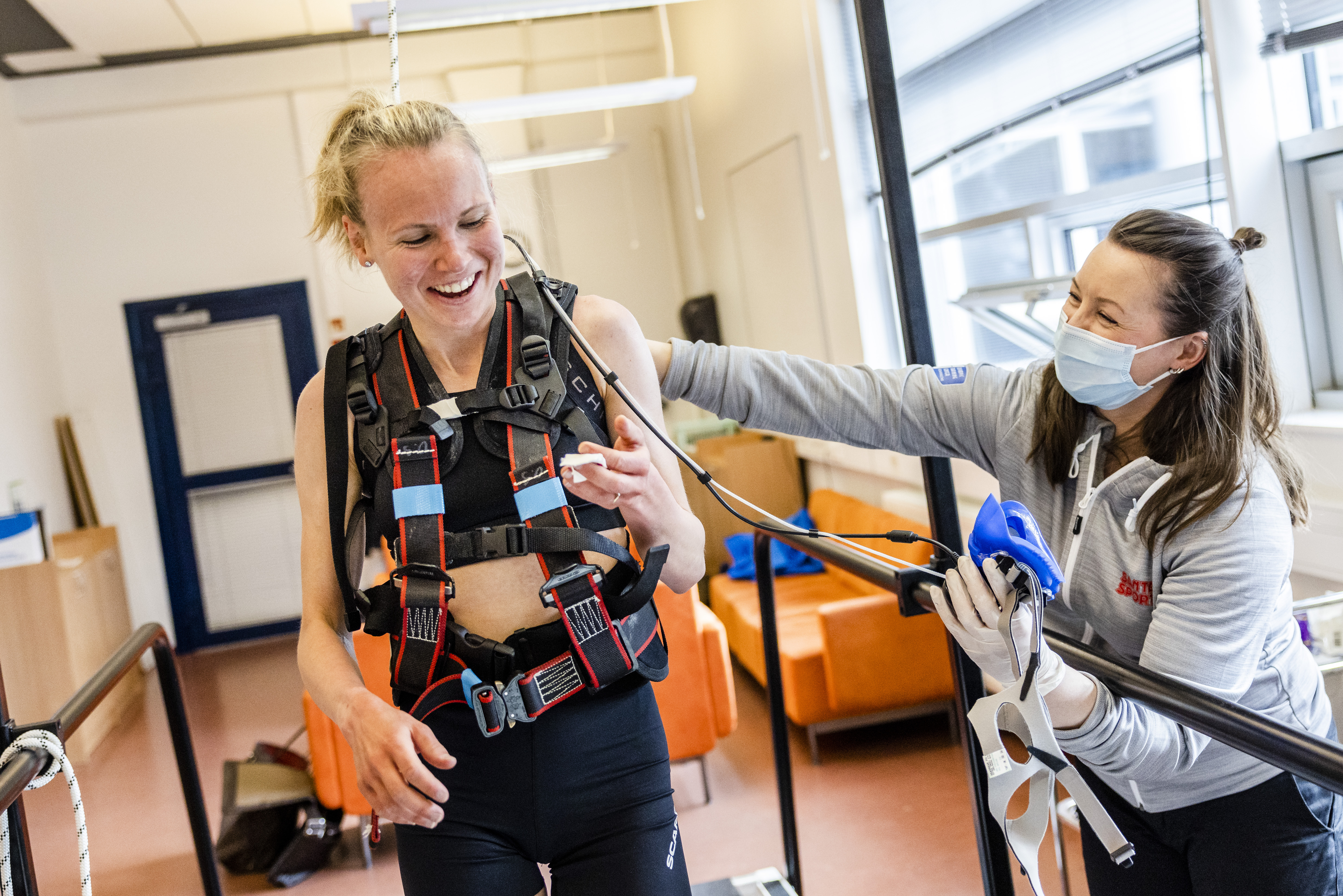 "Eteenpäin on menty ja mäkivauhti riittää" – Susanna Saapungin tuttu mattotesti kertoi, että vuorijuoksuammattilaisen ura etenee suunnitellusti