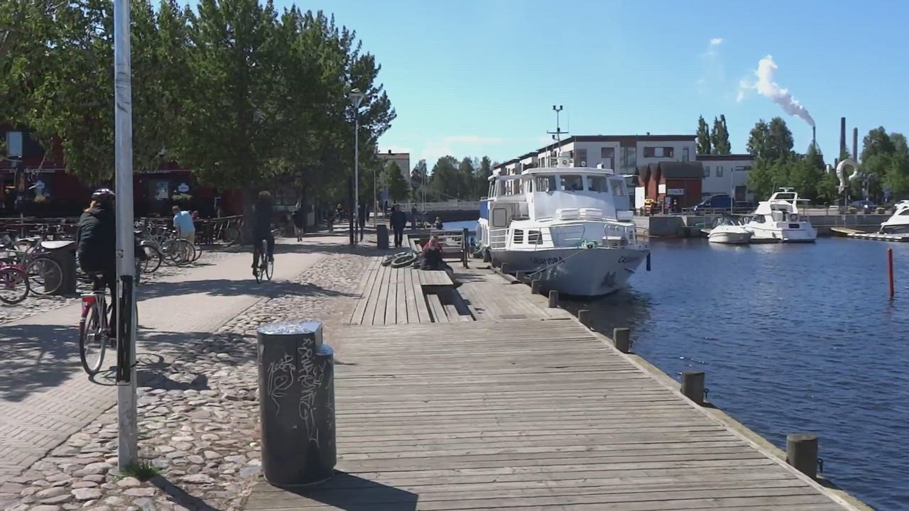 Oululaiset viihtyivät torilla