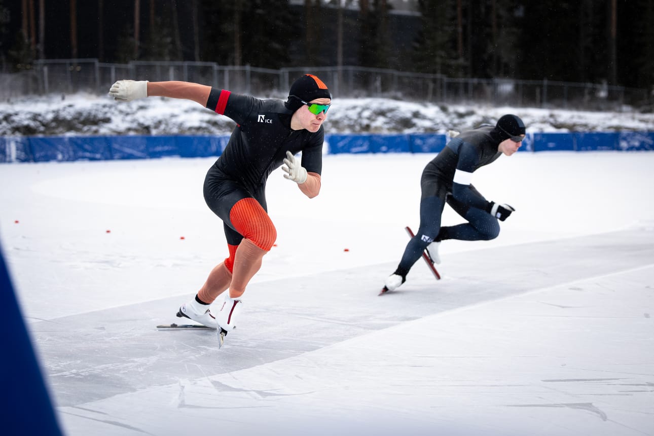Suomessa pikaluistelua pääsee harjoittelemaan ainoastaan ulkona. Jos Seinäjoen tekojäärata katetaan, on pikaluisteluhalli Suomessa ensimmäinen laatuaan.