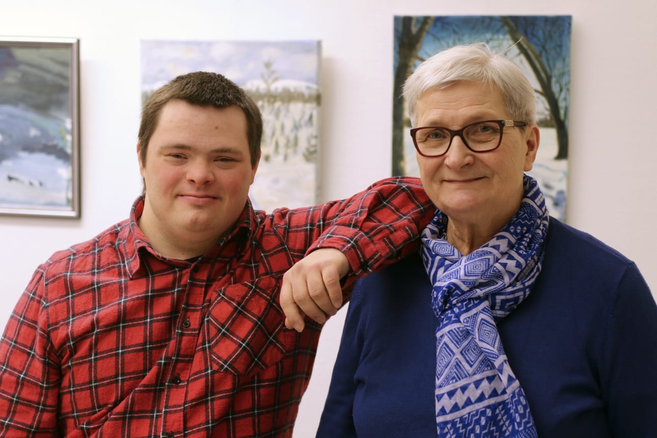 Sauli ja Maija Ahola pitävät molemmat metsästä. Siksi se valikoitui Rantalakeuden näyttelyn teemaksi.