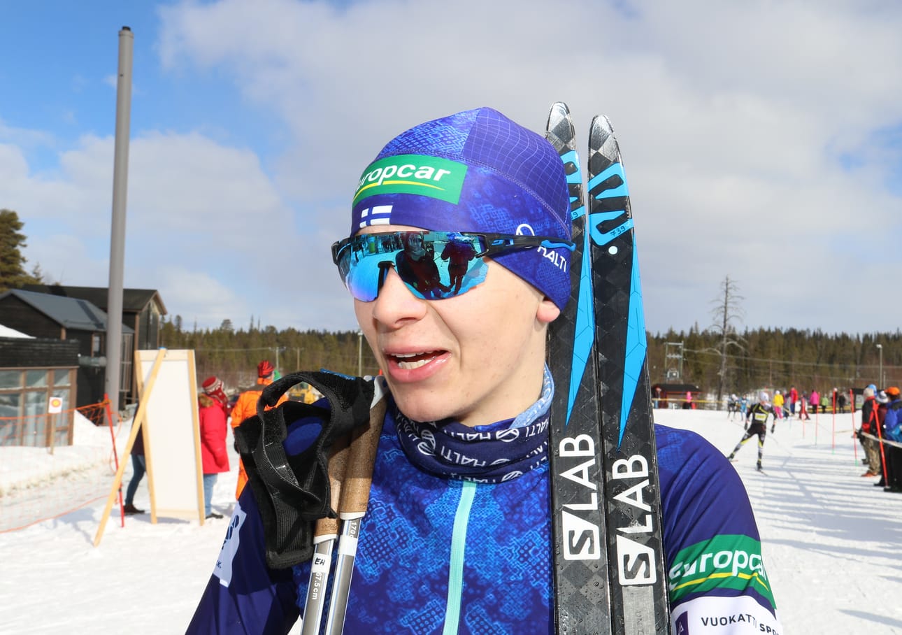Eero Hirvonen jatkoi harjoitteluaan Ylläksen lumilla.