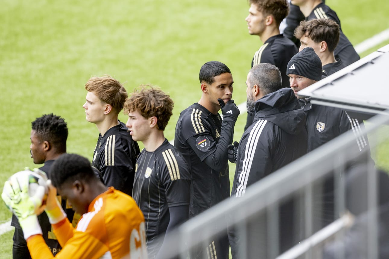 Keskellä oleva brasilialainen Caio de Oliveira on SJK:ssa pian alkavalla kaudella.