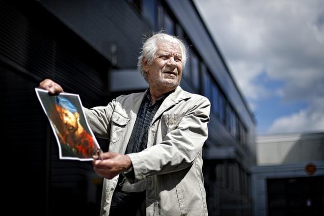 Erkki Nyman oli Arvid Bromsille asetelmamallina, kun tämä maalasi Maakuntatalon seinämaalausta. KUVA: TOMI KOSONEN