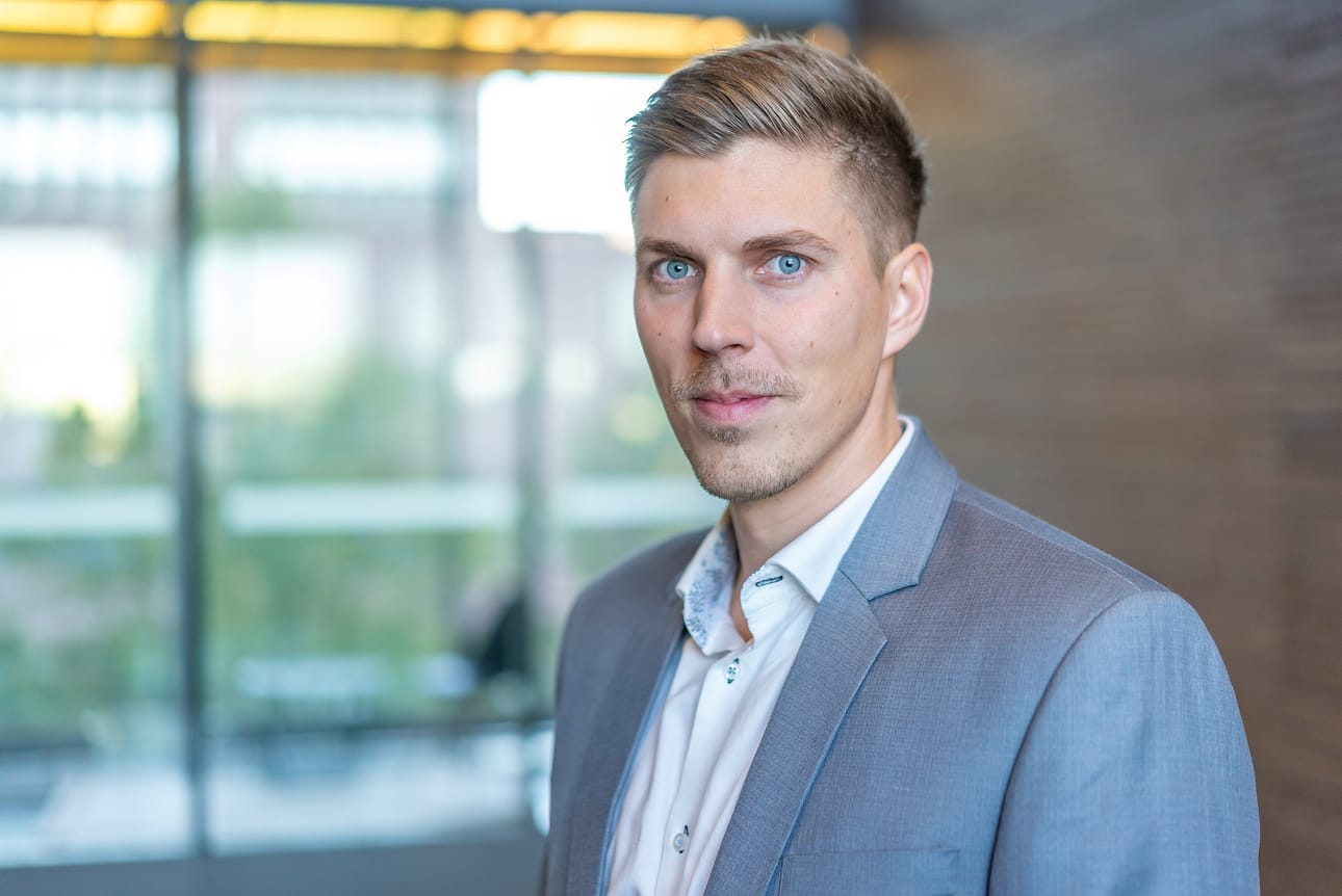 Raahelaislähtöinen Johannes Karjula, 31, on ehdolla koko valtakunnan Vuoden nuoreksi yrittäjäksi. Tittelin voittaja julkistetaan ensi viikon lauantaina.