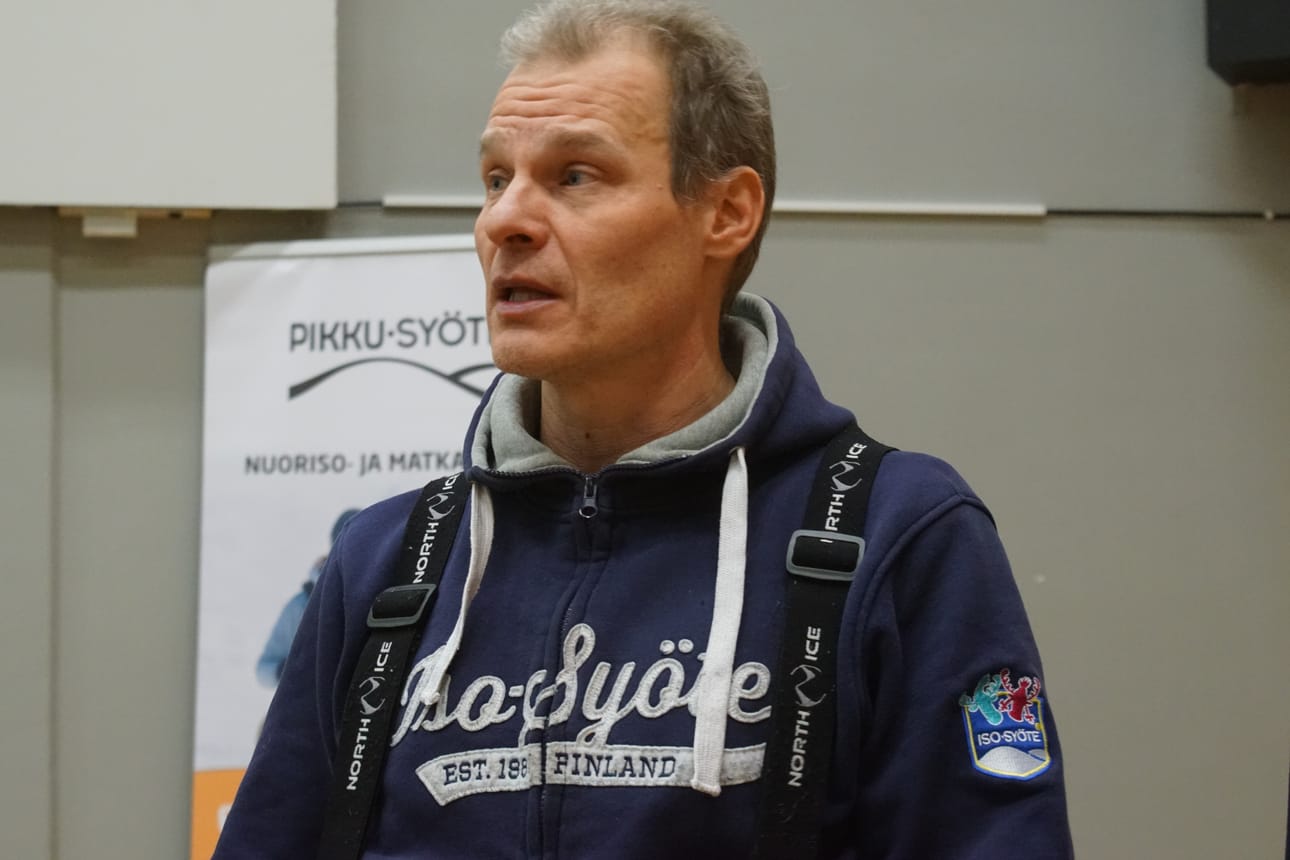Hotellin johtaja Juha Kuukasjärvi kertoi hotellin tilanteesta tiedotustilaisuudessa.