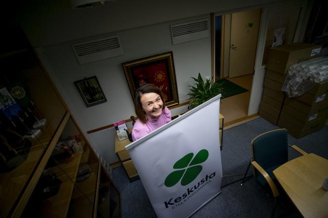 Keskustapiirin tuore toiminnanjohtaja Sini-Elina Kärsämä yllättyi saamastaan lämpimästä vastaanotosta. Apua on tullut aina asunnon hakemista myöten. Kuva: Jaakko Elenius