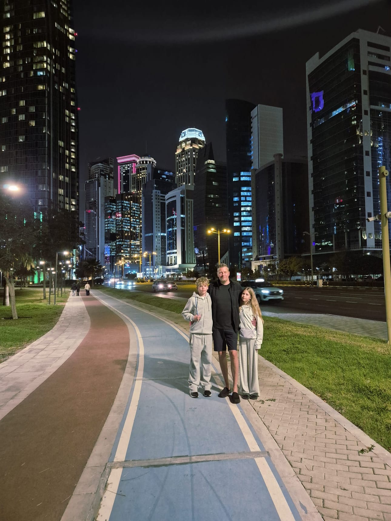 Sami Tarkkanen on vaimonsa ja lapsiensa kanssa jumissa Dohan kaupungissa Qatarissa.