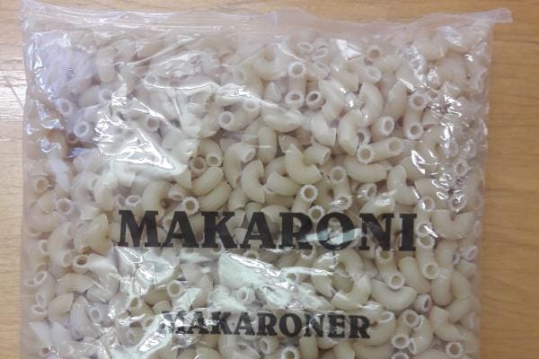 Kauppias järkyttyi kuullessaan, että hänen liikkeessään on myynnissä varattomille tarkoitettua ruokaa.