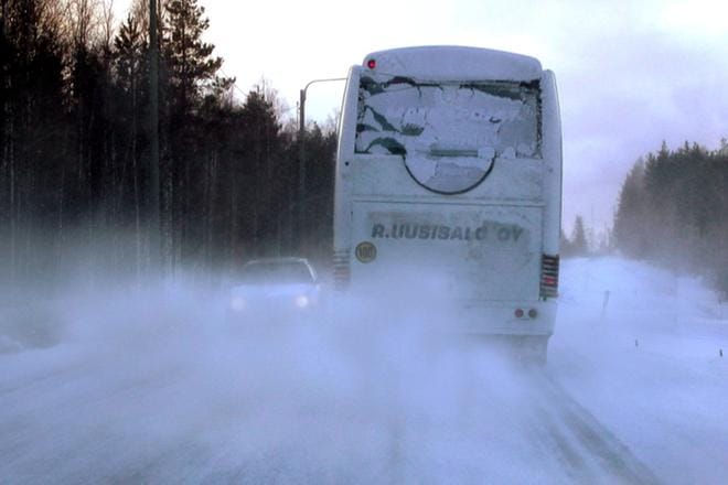 Bussit kulkevat kelillä kuin kelillä myös joulun aikaan. ARKISTOKUVA: JOUKO HÄNNINEN
