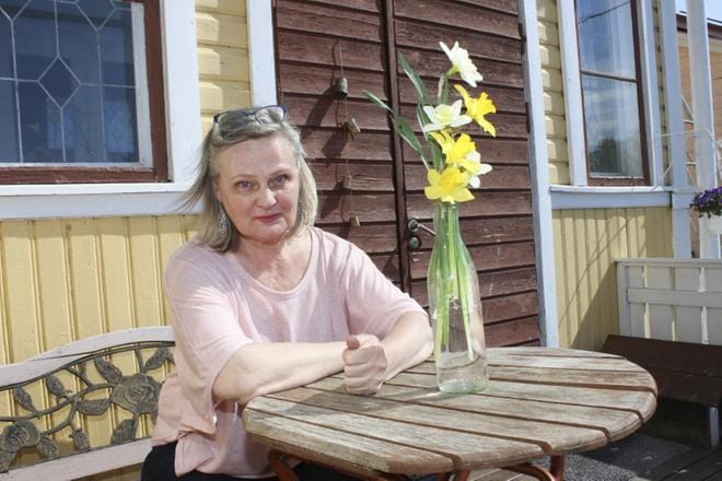 Kaskislaisen Tiina Kankaan Vaasassa opiskeleva tytär passitettiin päivystyksestä kotiin ilman hoitoa. Äiti toivoo sujuvuutta reumapotilaiden hoitoon: potilaat pitäisi lähettää nykyistä sujuvammin maksusitoumuksella suoraan sinne, missä pääsee lääkäriin. KUVA: MINNA ZILLIACUS