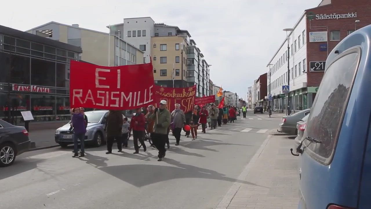 Rovaniemen vappumarssi. Työväenvappu Lordin aukiolla
