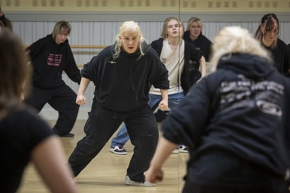 Oulussa nuoriso tanssii kuin Korean pop-idolit – Tehtävänä on jäljitellä supertähtien liikkeitä mahdollismman tarkasti