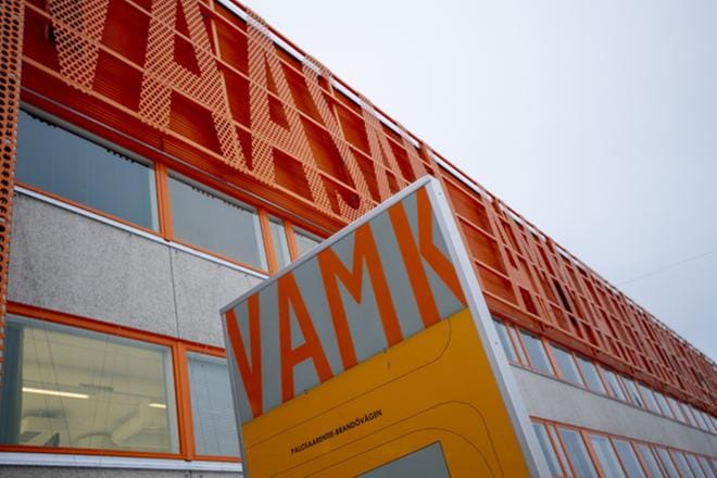 Vaasan ammattikorkeakoulun ja Seinäjoen ammattikorkeakoulun opiskelijoita odottaa tammikuussa pääosin etäopetus. Uusille alkuvuonna aloittaville opiskelijoille opetus järjestyy hybridimallilla. ARKISTOKUVA: JAAKKO ELENIUS
