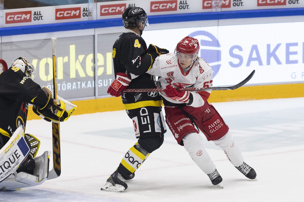 Sportin oululaisvahvistus Lari Heikkinen ei ole moksiskaan vaasalaisjoukkueen suuresta ulkomaalaispelaajien määrästä.