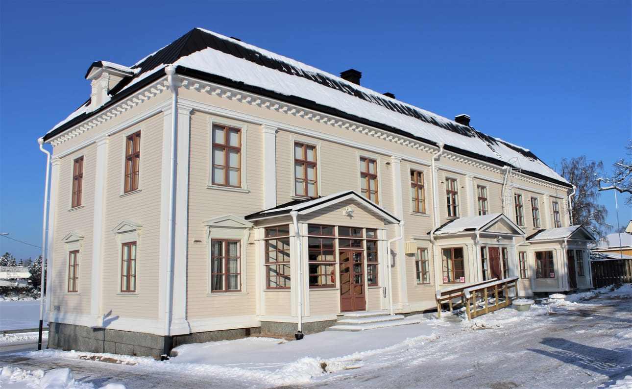 Kaskisten kirjasto sijaitsee Bladhin talossa.