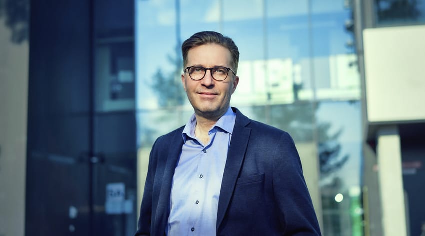 Mika Niemelä teki vuonna 2012 väitöskirjan aiheesta Strukturoidut lapsikeskeiset interventiot syöpäpotilaiden perheiden tukemisessa: kohti näyttöön perustuvaa käytäntöä.