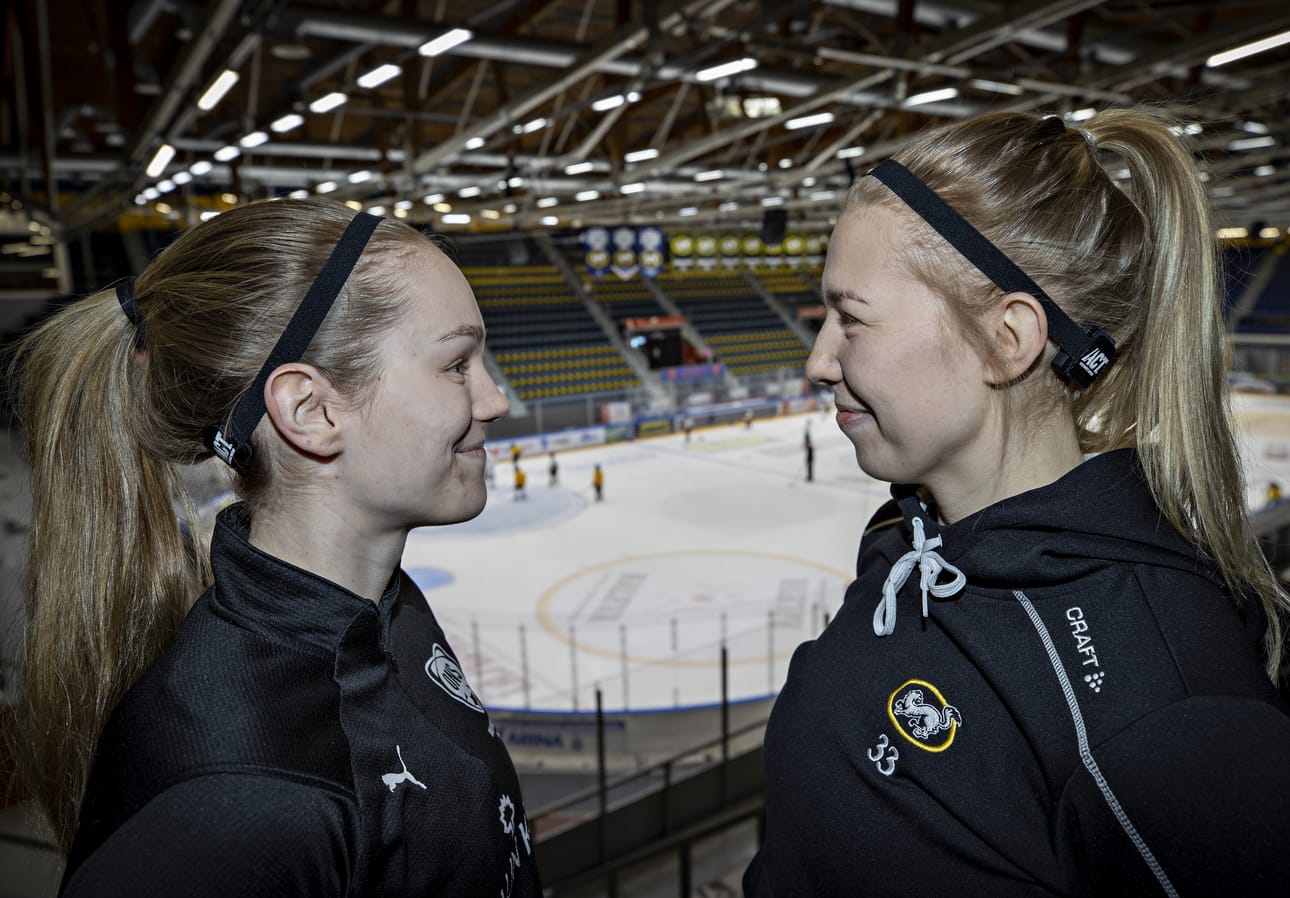 ONS:n kapteeni Aurora Harila (vas.) ja Kärppien kapteeni Suvi Käyhkö ovat käyttäneet uutta laitetta muutaman kuukauden ajan.