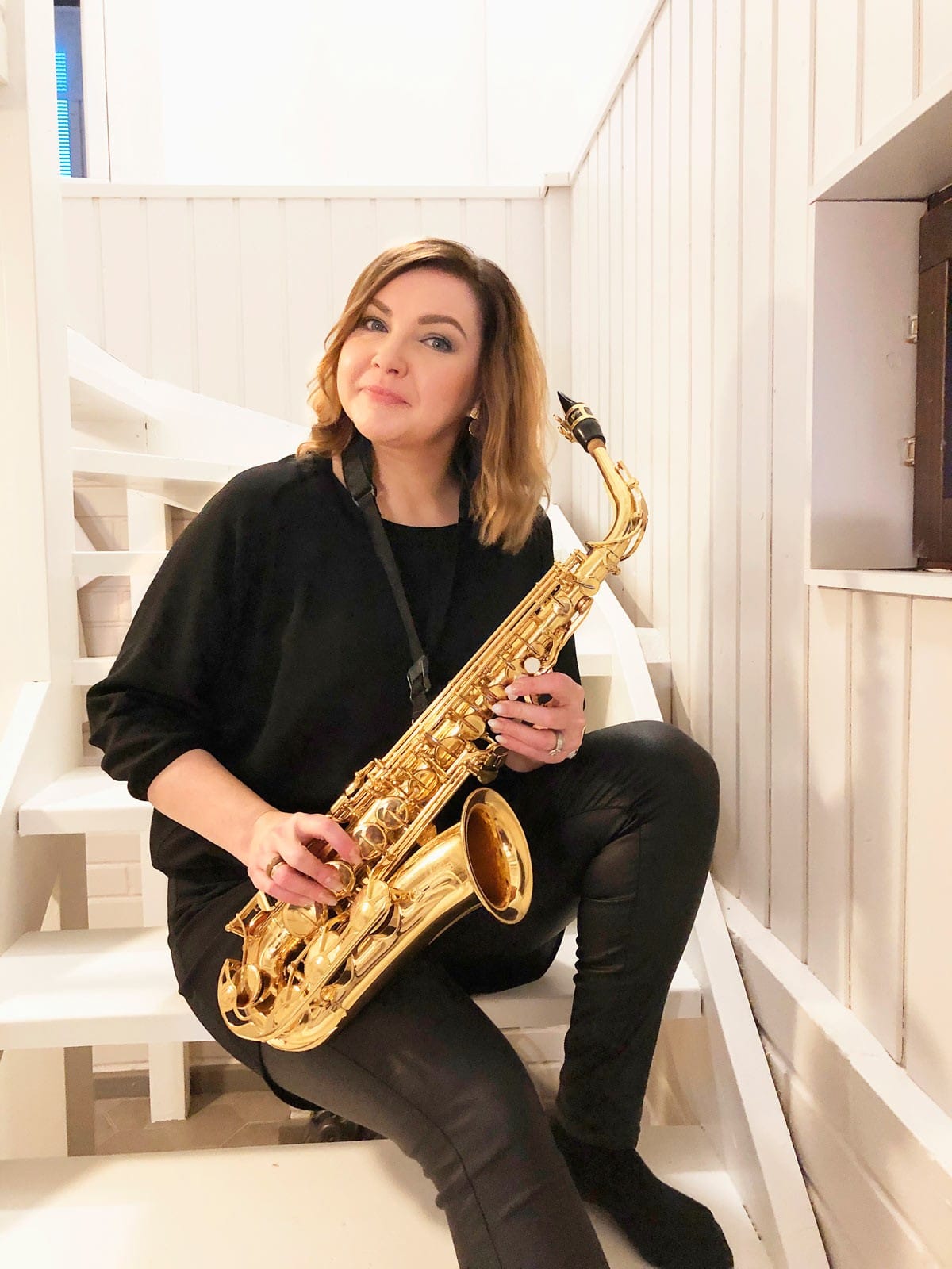 Sanna Paakkonen rakastaa mahtipontista musiikkia. Soittaessa muu maailma unohtuu ja yrittäjä rentoutuu.