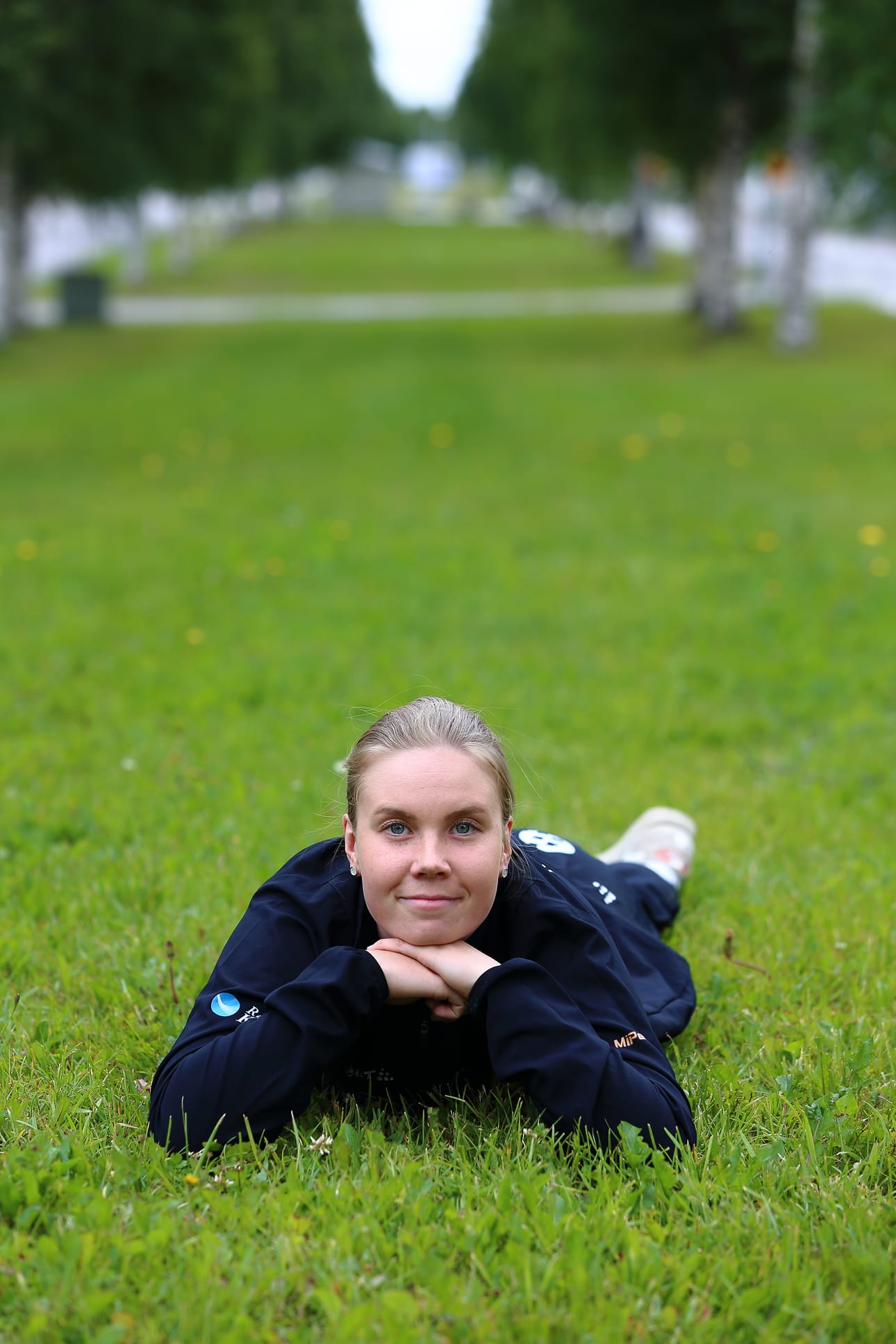 Salla Tegelberg sanoo olevansa kainuulainen, vaikkakin hän asustaa kesät Raahessa ja talvet Jyväskylässä.