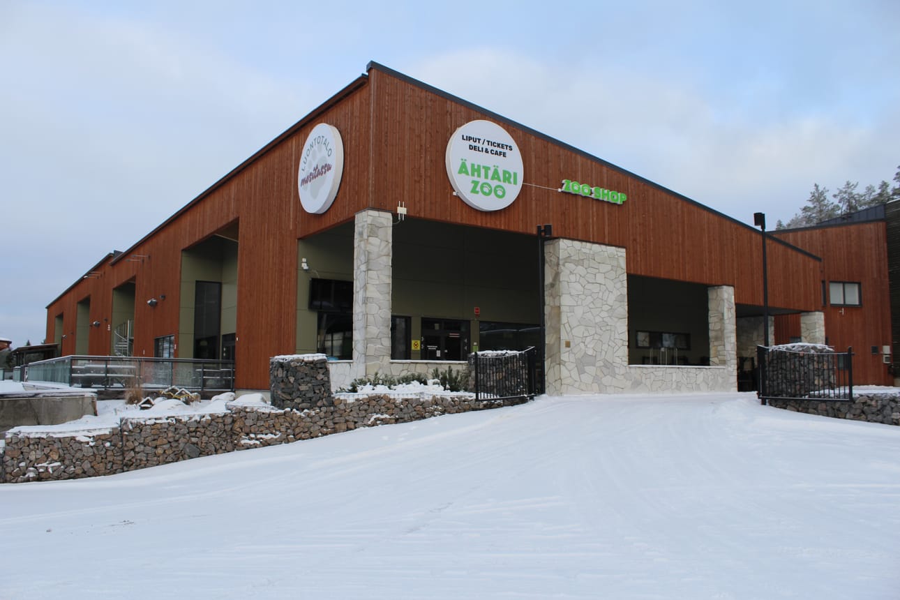 Ähtärin eläinpuiston toimintoihin lukeutuu luontotalo Mesitassu. Luontotalossa asustaa silmälasikarhu, kutsumanimeltään Tahvo. Arkistokuva.