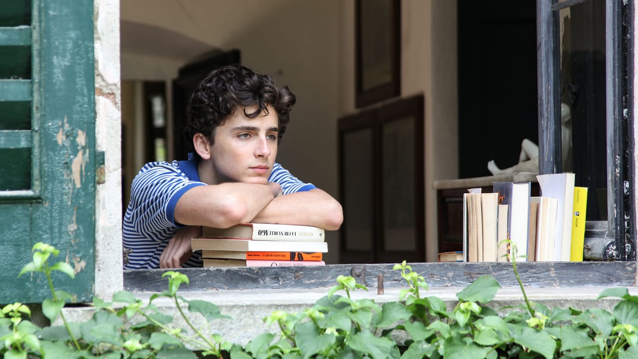 Italiaan ja vuoteen 1983 sijoitettu Luca Guadagninon hienovarainen draama kertoo ensirakkauden hurmoksesta.