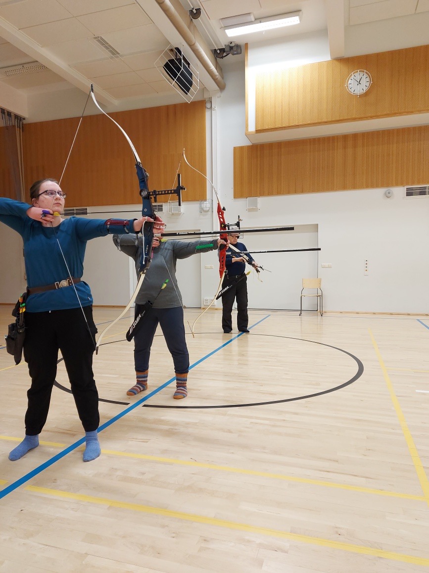 Nuolet kohti kymppiä – jousiammuntaseura virittelee toimintaa Kuusamossa ja Taivalkoskella