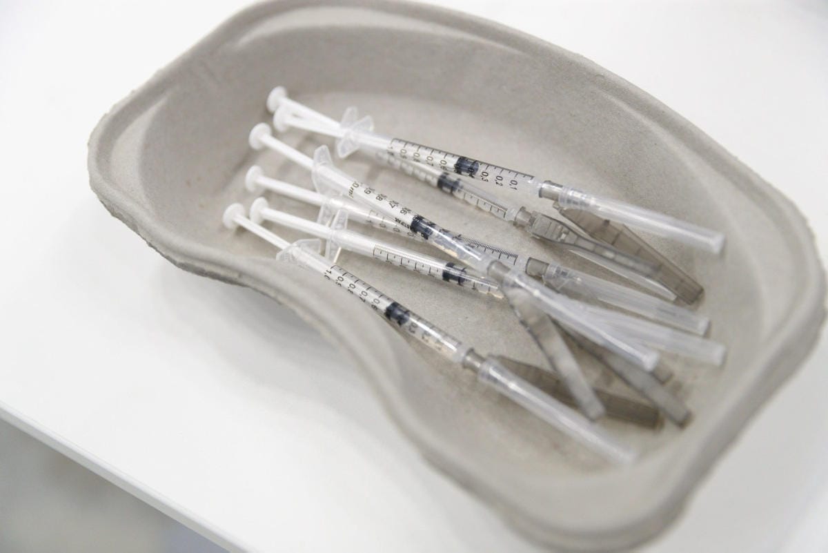 Enemmistö suomalaisten rokotuksista on ollut Biontechin ja Pfizerin rokotetta, jota on annettu Suomessa 7,29 miljoonaa annosta. LEHTIKUVA / KALLE PARKKINEN
