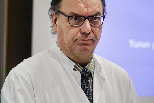 Säde- ja sytostaattihoitojen aikana ei pidä käyttää mitään vaihtoehtoisia lääkehoitoja, sanoo ylilääkäri Antti Jekunen.