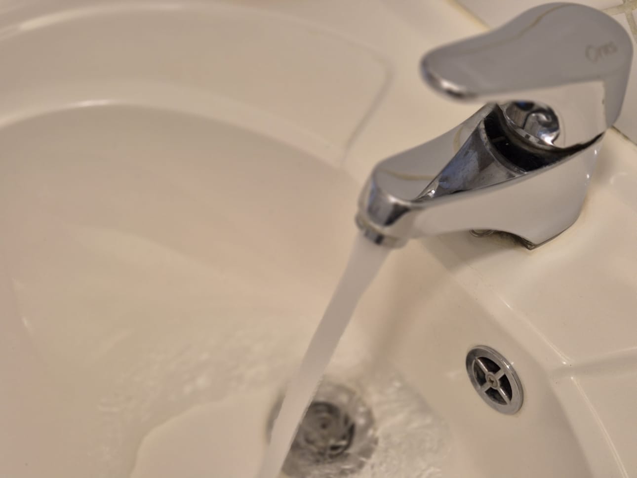 Perkiömäen kylässä varautuminen on osa jokapäiväistä arkea, ja siihen on panostettu muun muassa vesihuollon toimintavarmuuden, ensiapuvalmiuden ja häiriötilanteiden viestinnän osalta.