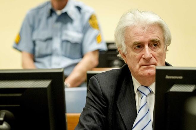 Radovan Karadzic kertoi ennen tuomionsa kuulemista vuonna 2016, että oli varma syytösten kaatuvan. Arkistokuva.