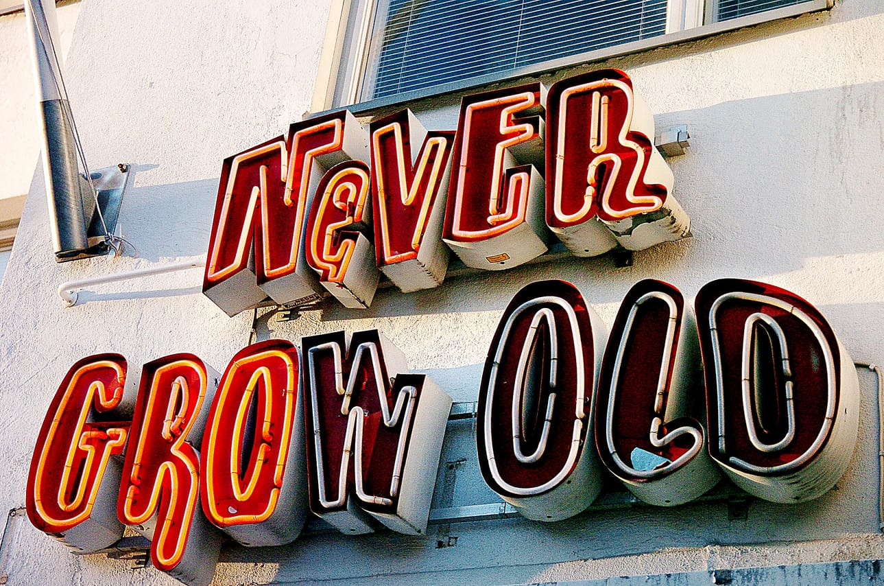 Never Grow Old toimi ennen Valkealinnan talossa.