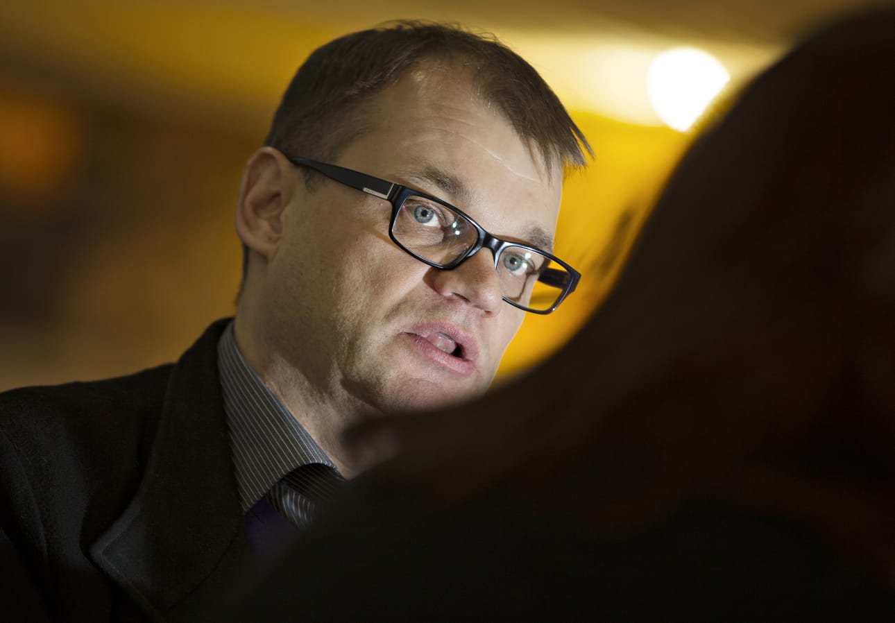 Keskustan puheenjohtaja Juha Sipilä vaatii kovia toimia.